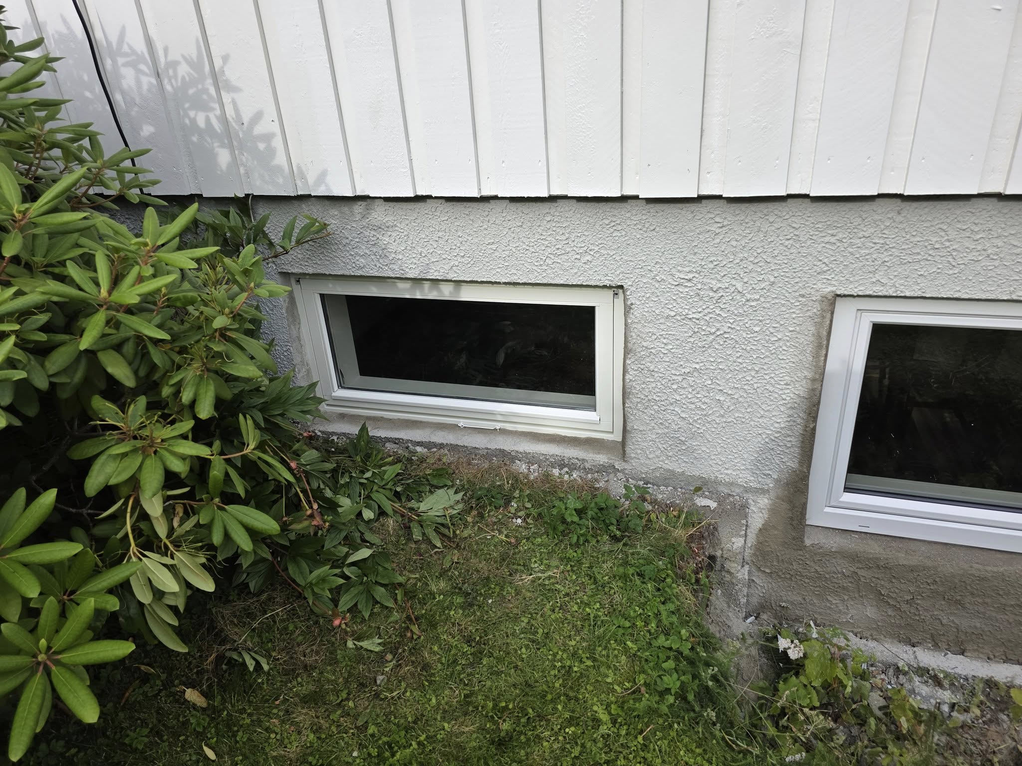Nytt vindu med murpuss på fasade
